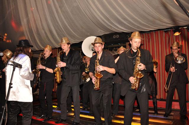 min 2011 03 08 mardi brass band 386